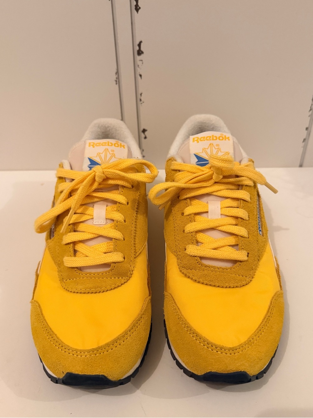 Yellow Reebok size 9 - Picture 2 of 4